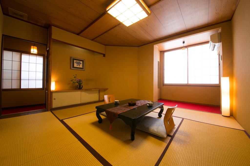 Watanabe Nagoia Quarto foto